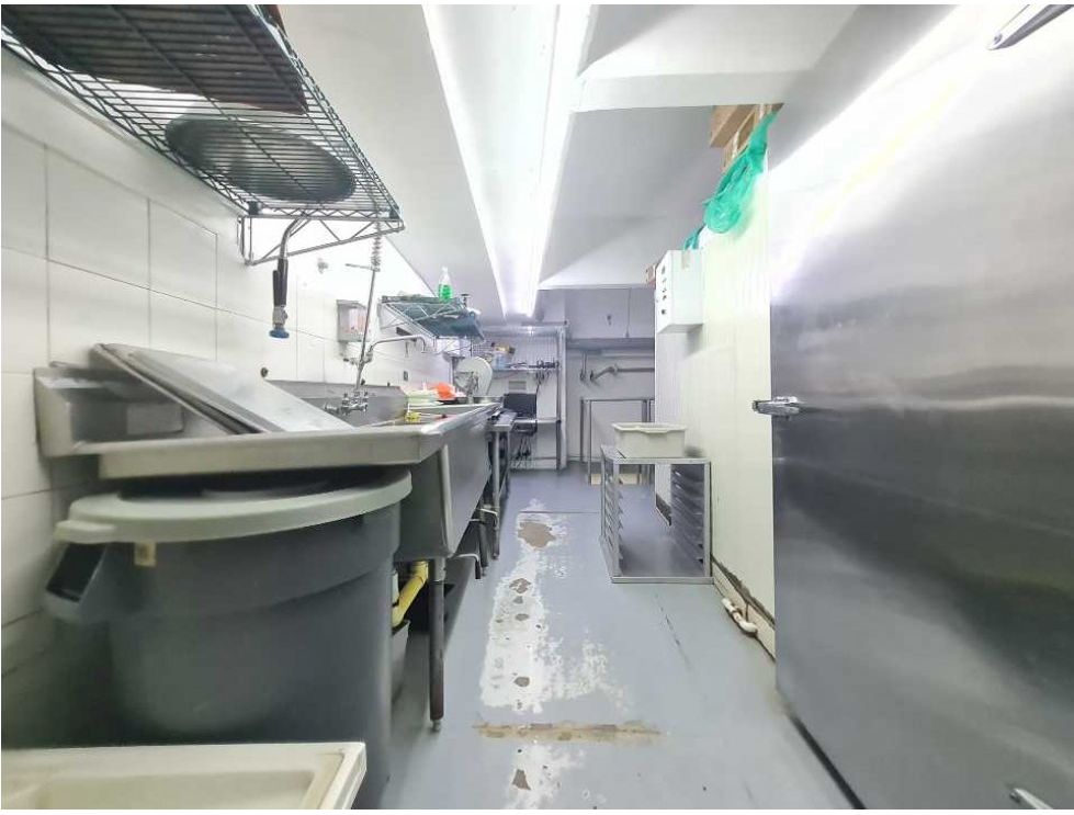 Vendo Local  en Caribe Plaza