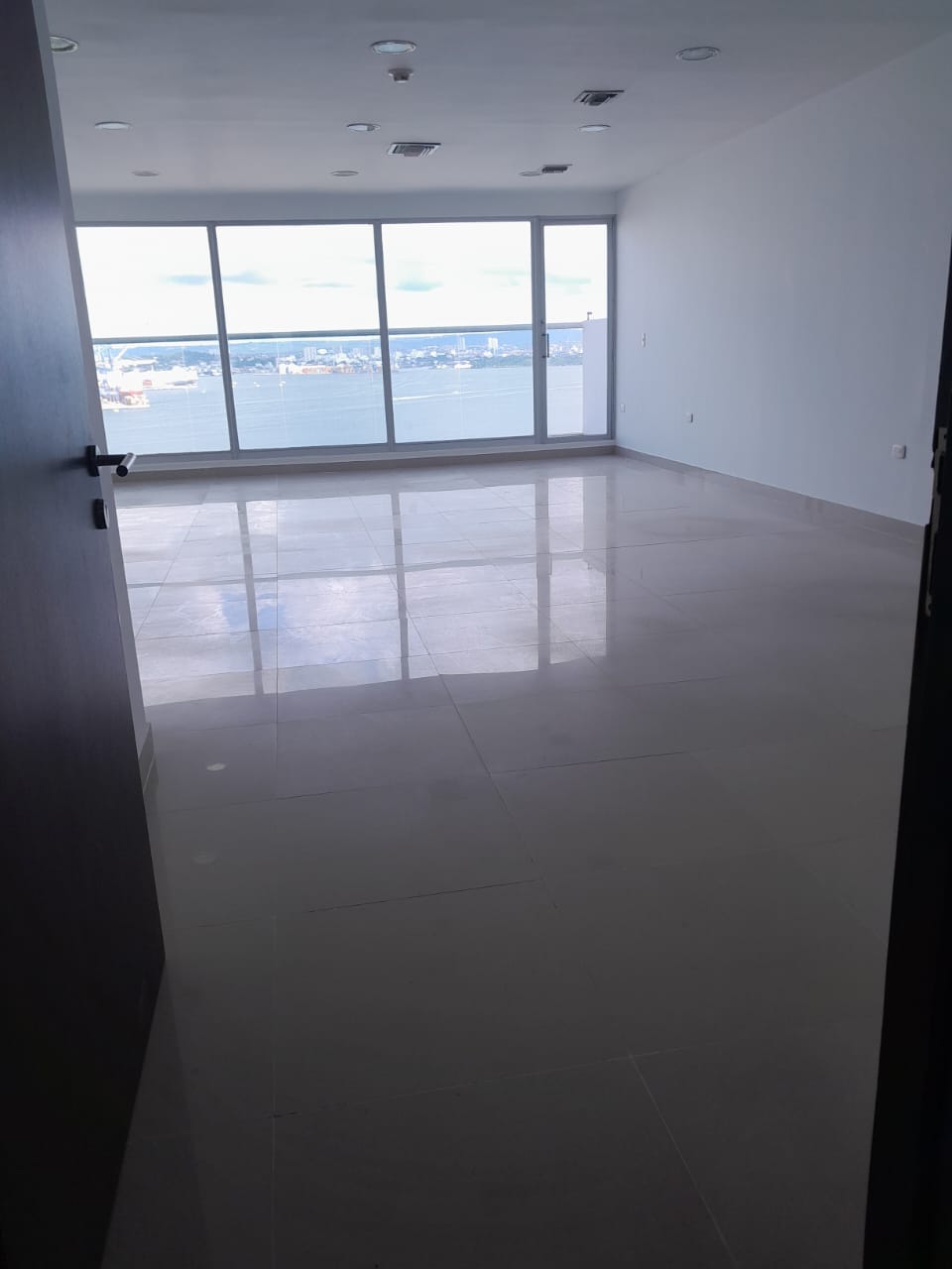 OFICINA EN ARRIENDO BOCAGRANDE – CARTAGENA