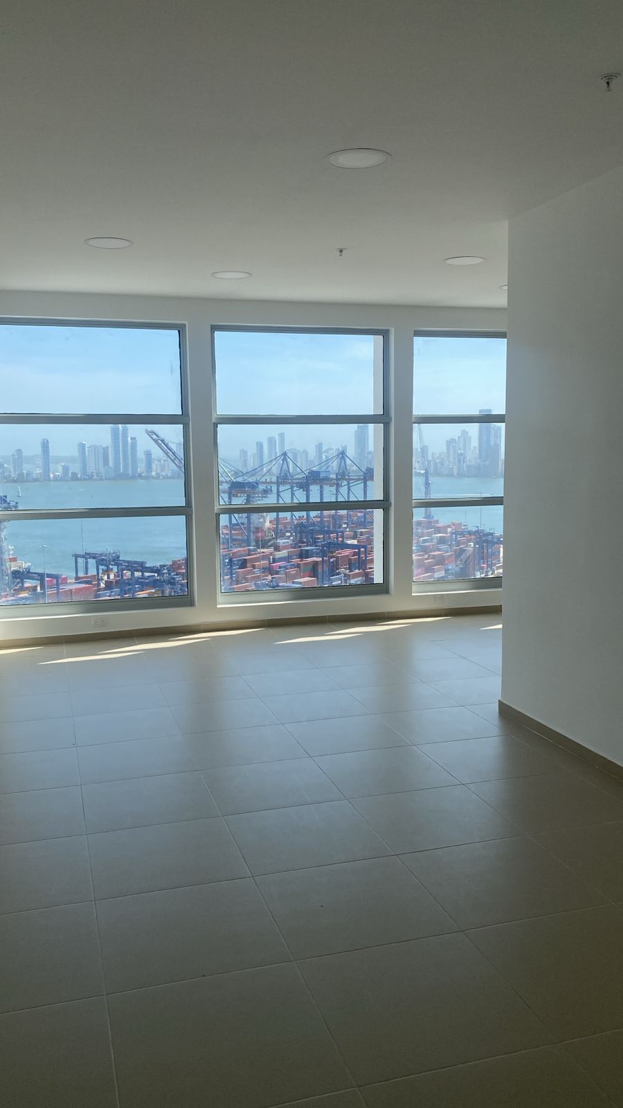 OFICINA EN ARRIENDO EN MANGA - CARTAGENA