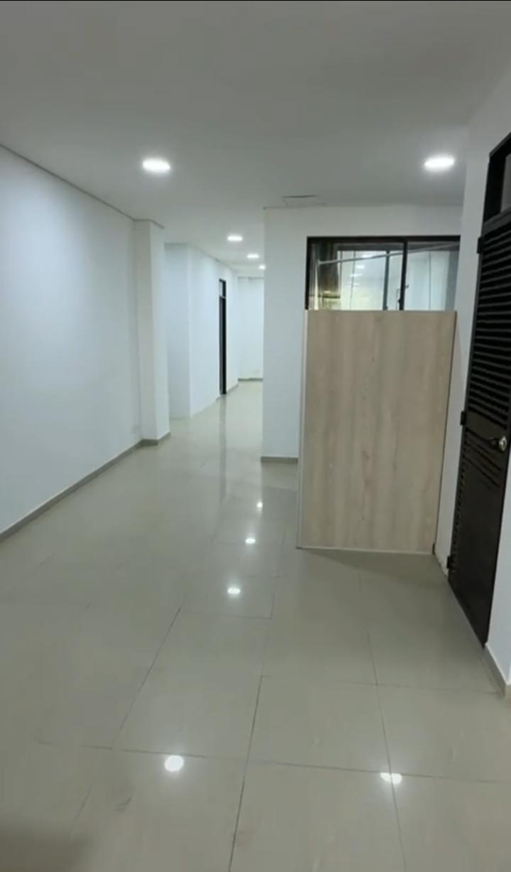ARRIENDO OFICINA EN EL BOSQUE