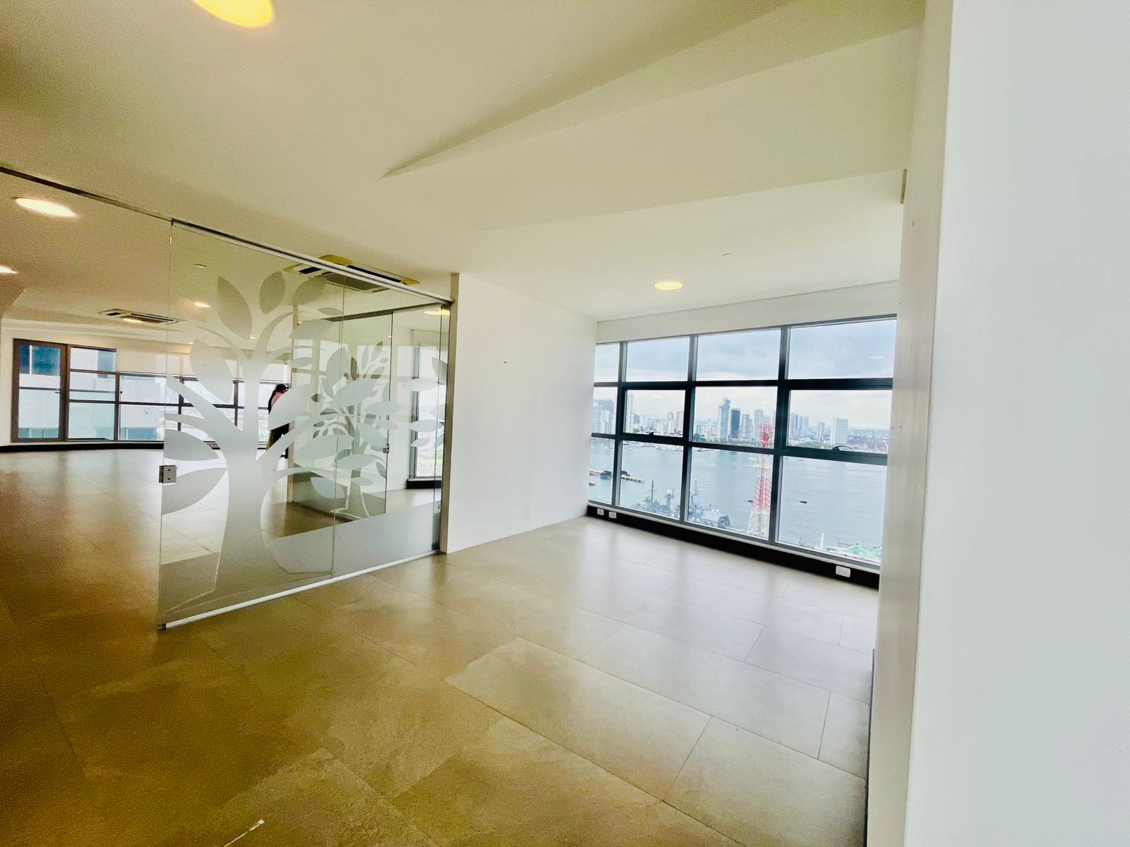 OFICINA EN ARRIENDO BOCAGRANDE - CARTAGENA