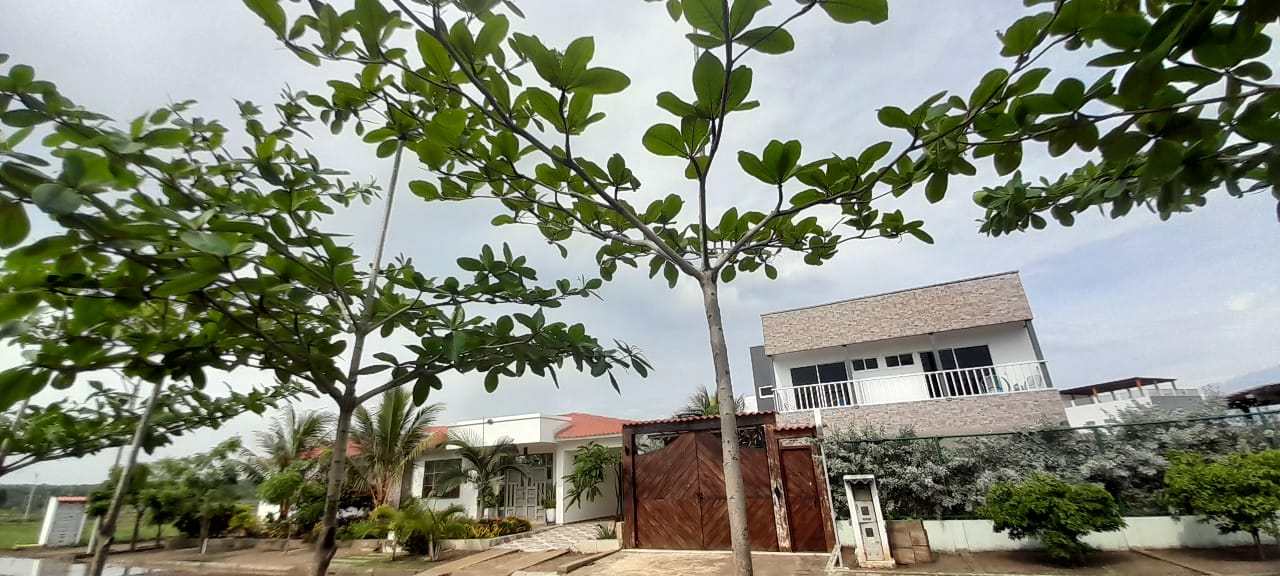 Lote en Condominio Privado Con Vista a la Playa. Venpermuto