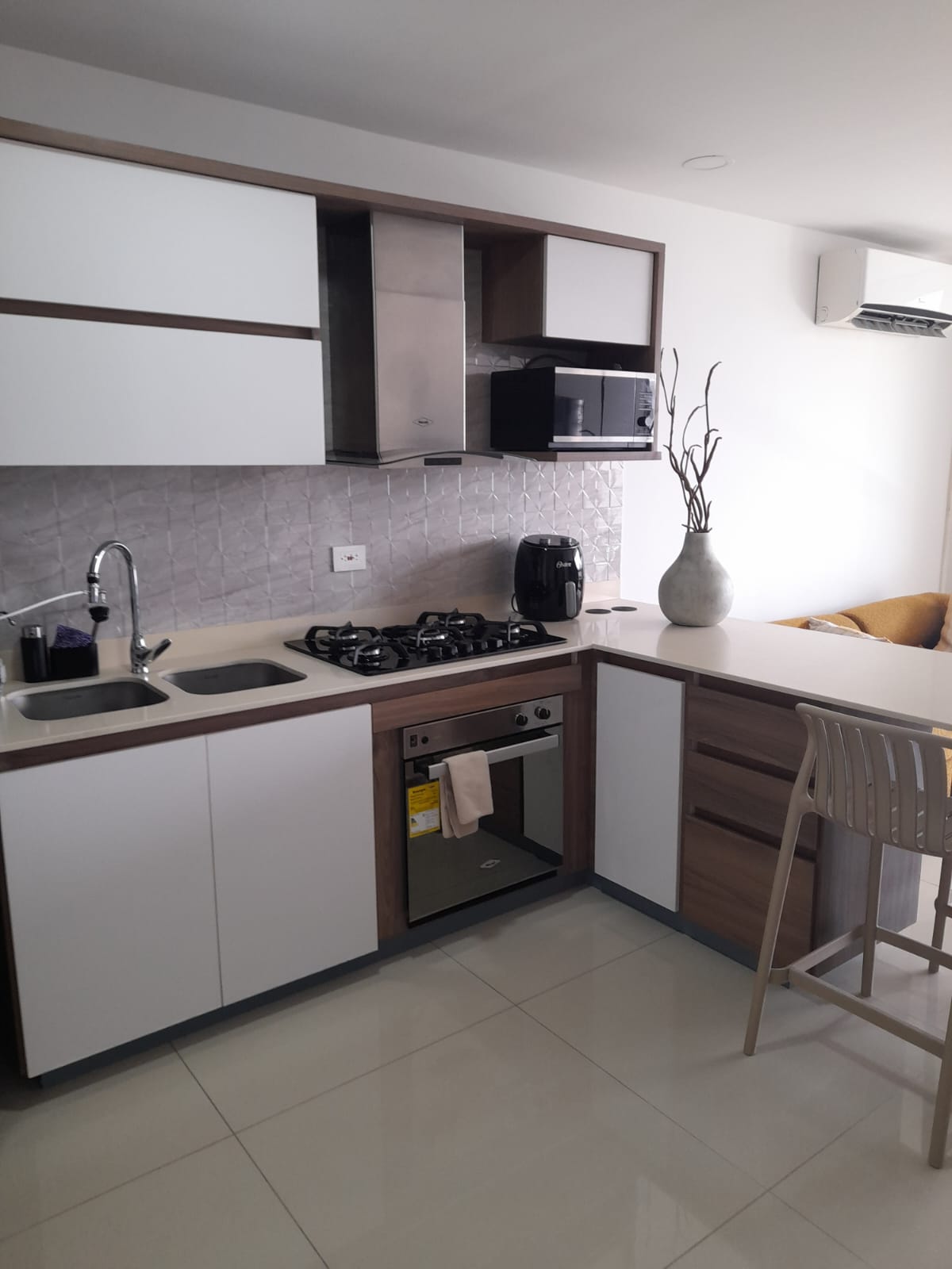 ARRIENDO APARTAMENTO AMOBLADO CRESPO- CARTAGENA