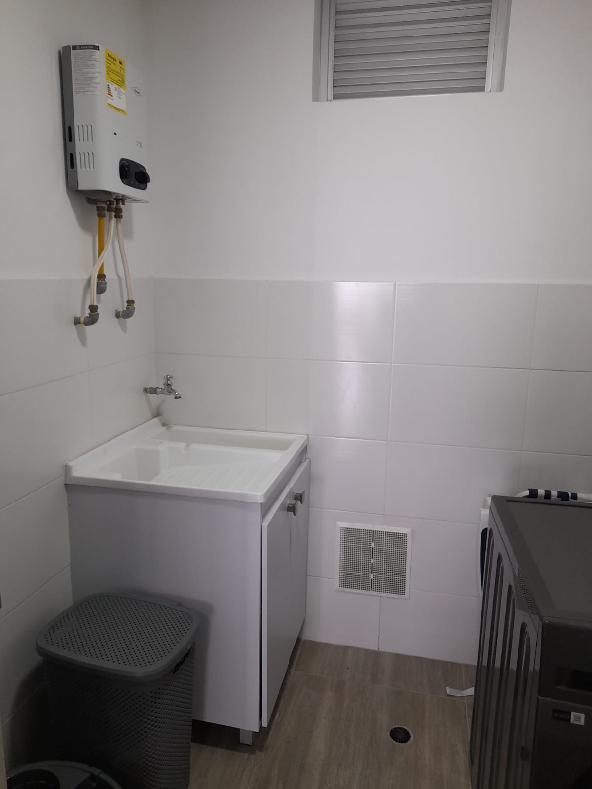 ARRIENDO APARTAMENTO AMOBLADO CRESPO- CARTAGENA