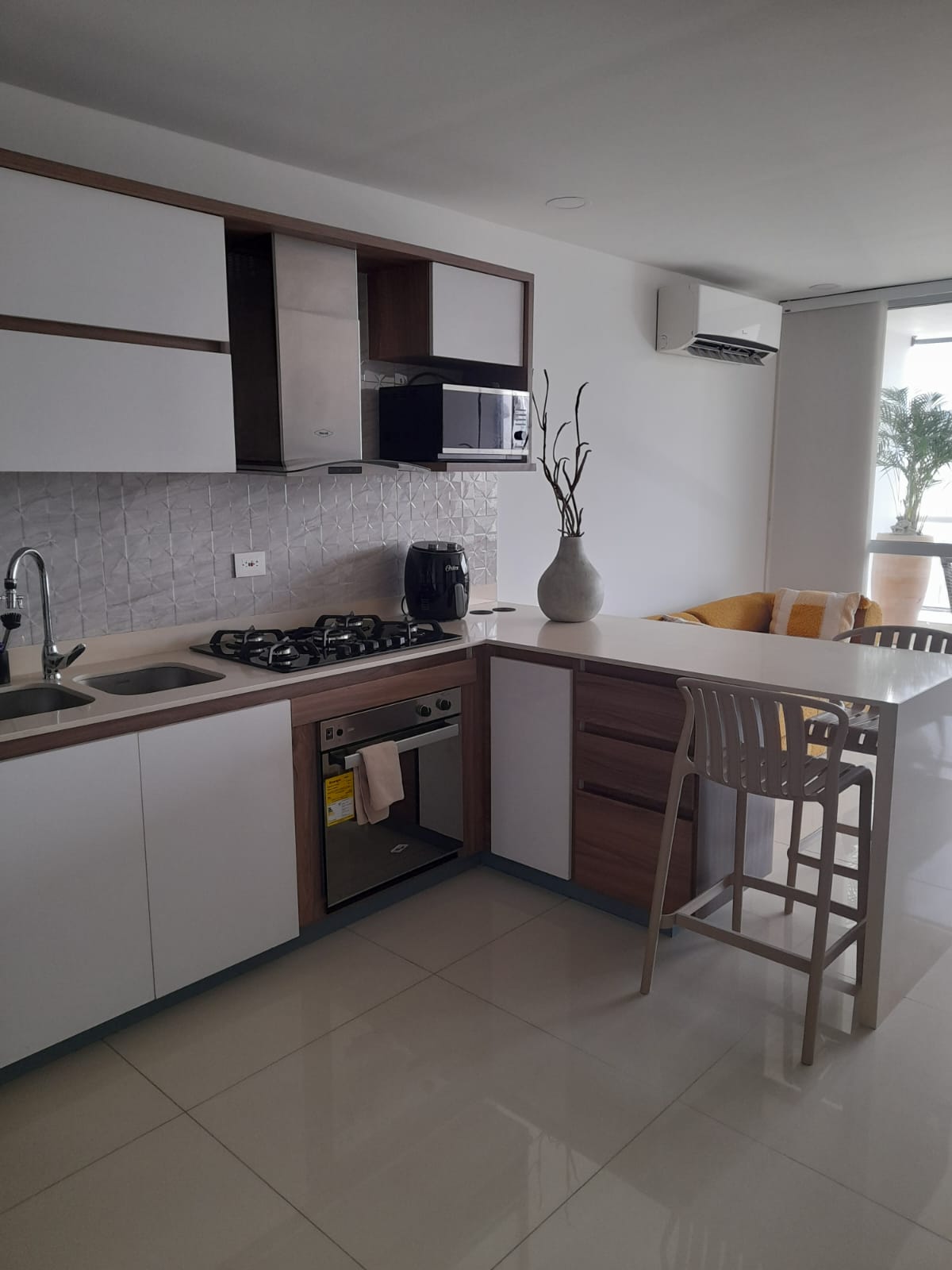 ARRIENDO APARTAMENTO AMOBLADO CRESPO- CARTAGENA