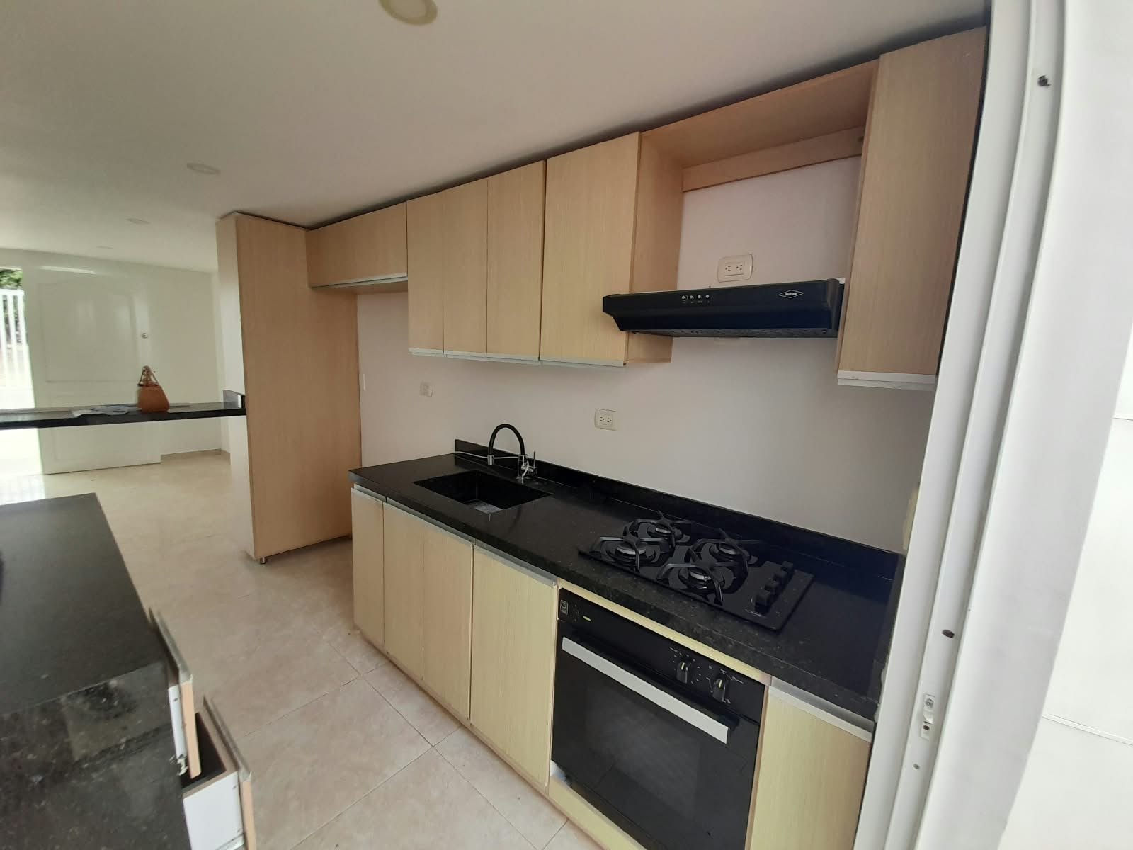 EN ARRIENDO CASA COMERCIAL Y/O RESIDENCIAL EN CRESPO - CARTAGENA