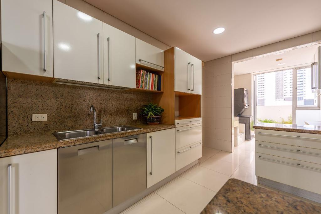 APARTAMENTO EN VENTA, BOCAGRANDE - CARTAGENA