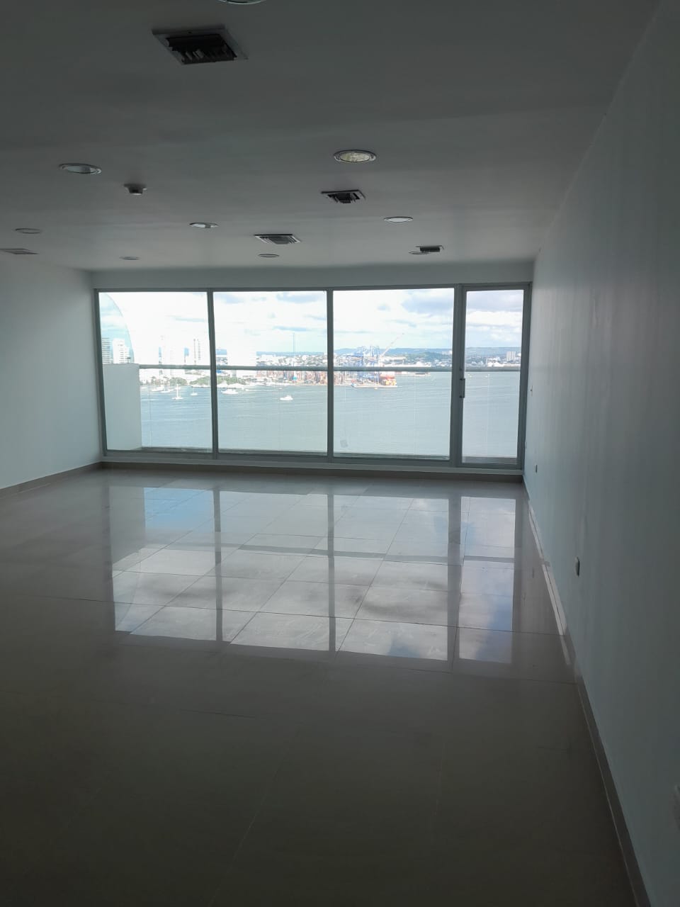 OFICINA EN ARRIENDO BOCAGRANDE – CARTAGENA