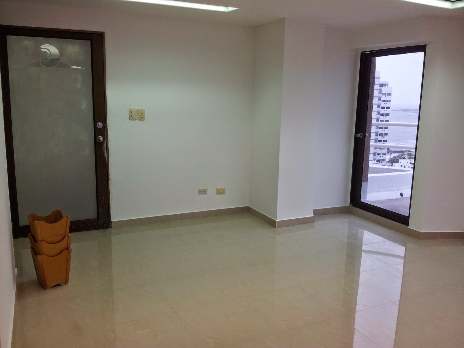 ARRIENDO OFICINA EN BOCAGRANDE