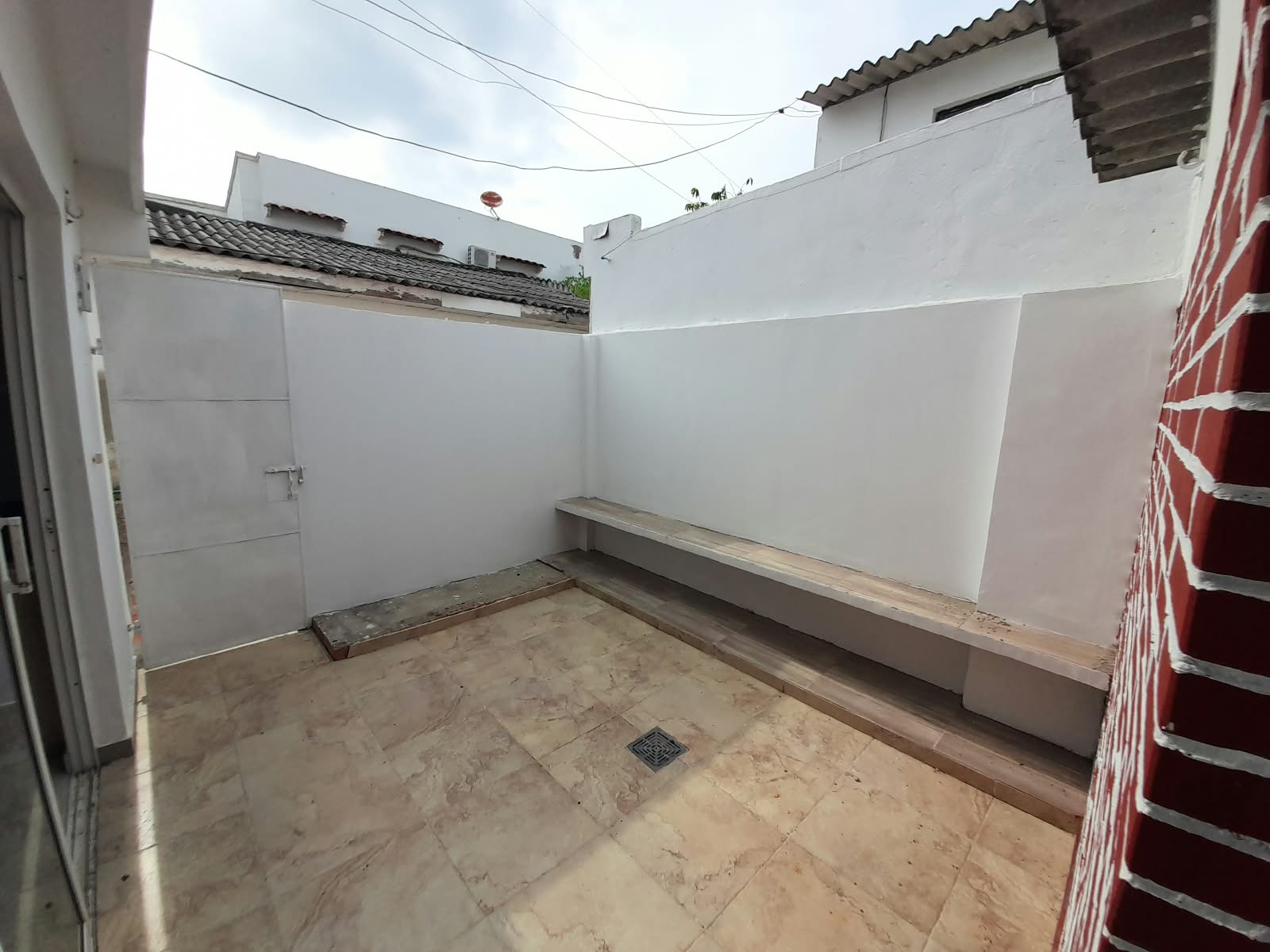 EN ARRIENDO CASA COMERCIAL Y/O RESIDENCIAL EN CRESPO - CARTAGENA