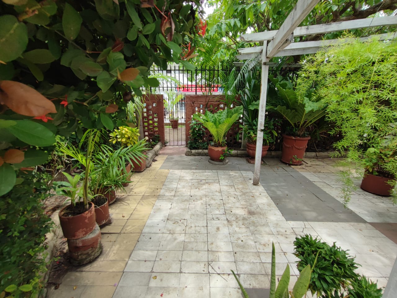 CASA COMERCIAL EN ARRIENDO MANGA  – CARTAGENA