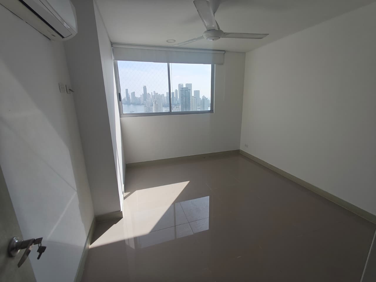 APARTAMENTO EN ARRIENDO EN MANGA - CARTAGENA