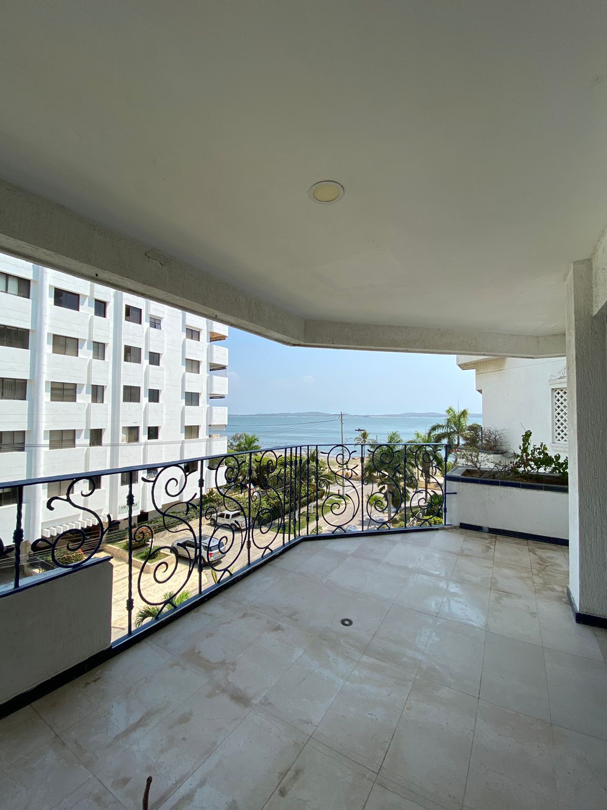 APARTAMENTO EN VENTA CASTILLOGRANDE - CARTAGENA