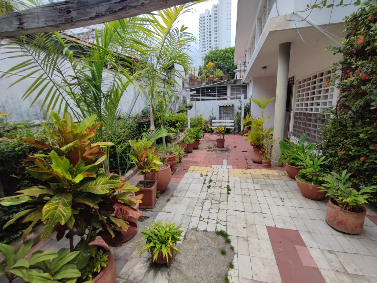 CASA COMERCIAL EN ARRIENDO MANGA  – CARTAGENA