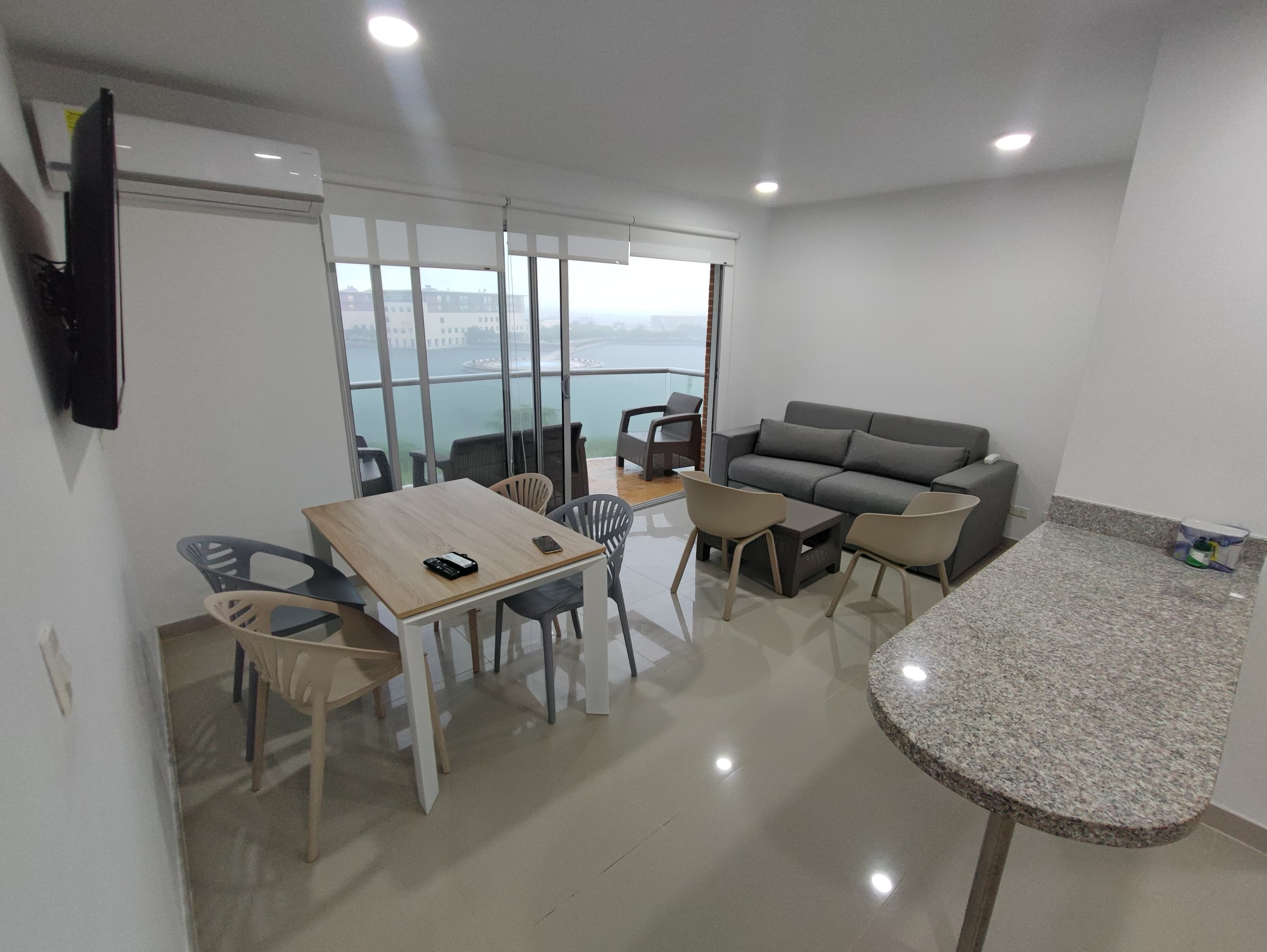 Apartamento en Serena del Mar - Permuta Local En B/quilla o Cartagena