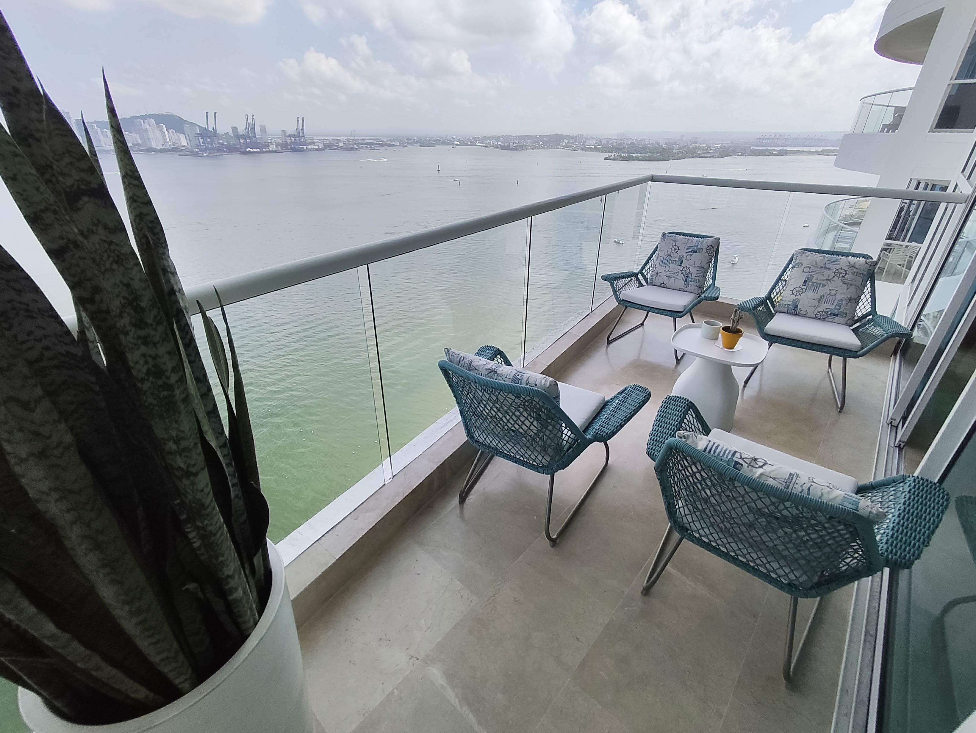 APARTAMENTO AMOBLADO EN ARRIENDO CASTILLOGRANDE - CARTAGENA