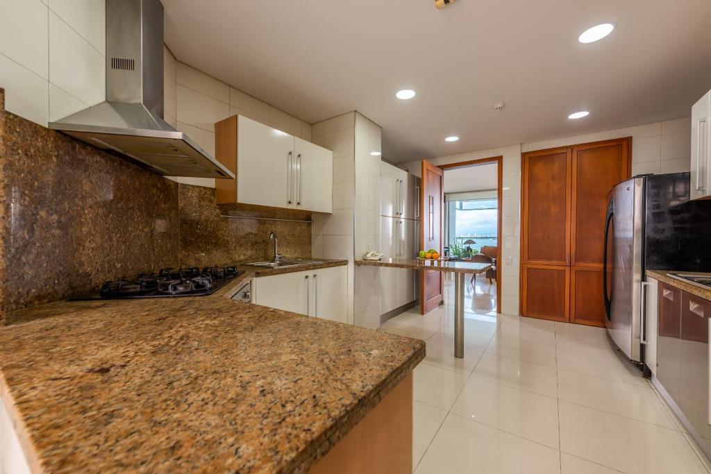 APARTAMENTO EN VENTA, BOCAGRANDE - CARTAGENA