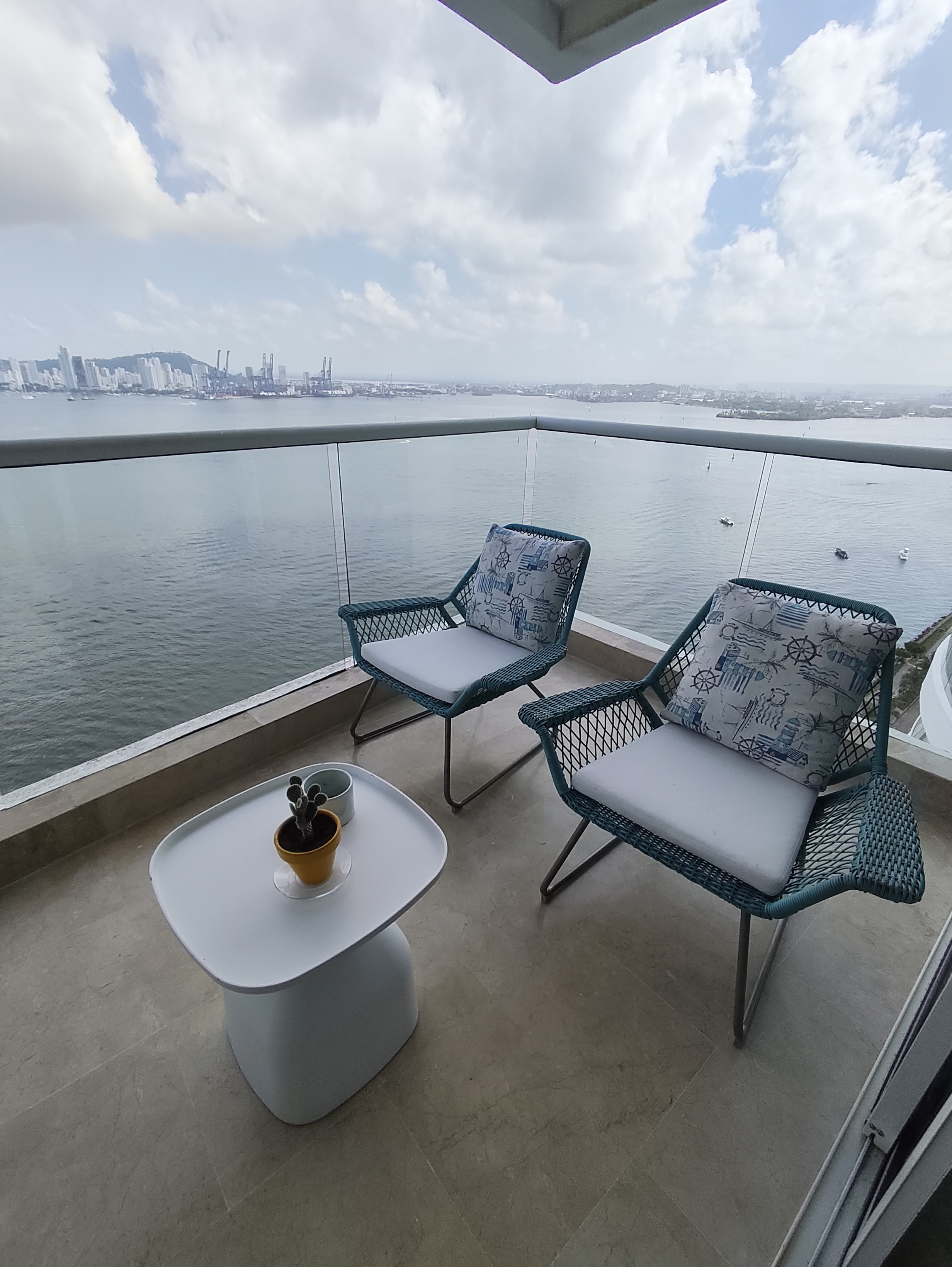 APARTAMENTO AMOBLADO EN ARRIENDO CASTILLOGRANDE - CARTAGENA