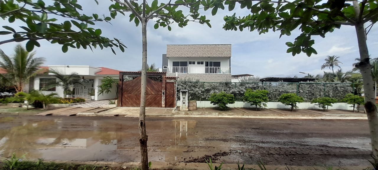 Lote en Condominio Privado Con Vista a la Playa. Venpermuto