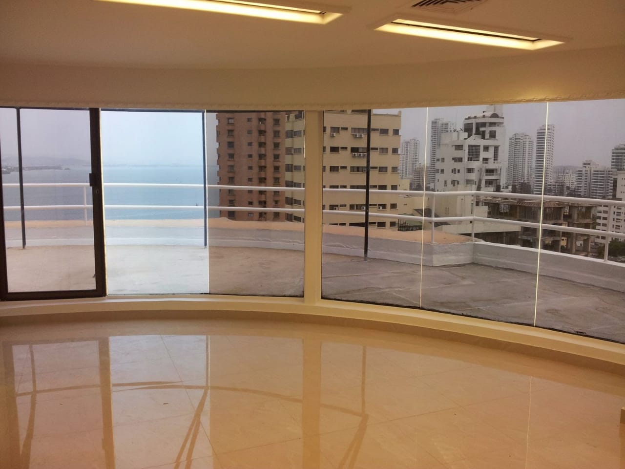ARRIENDO OFICINA EN BOCAGRANDE