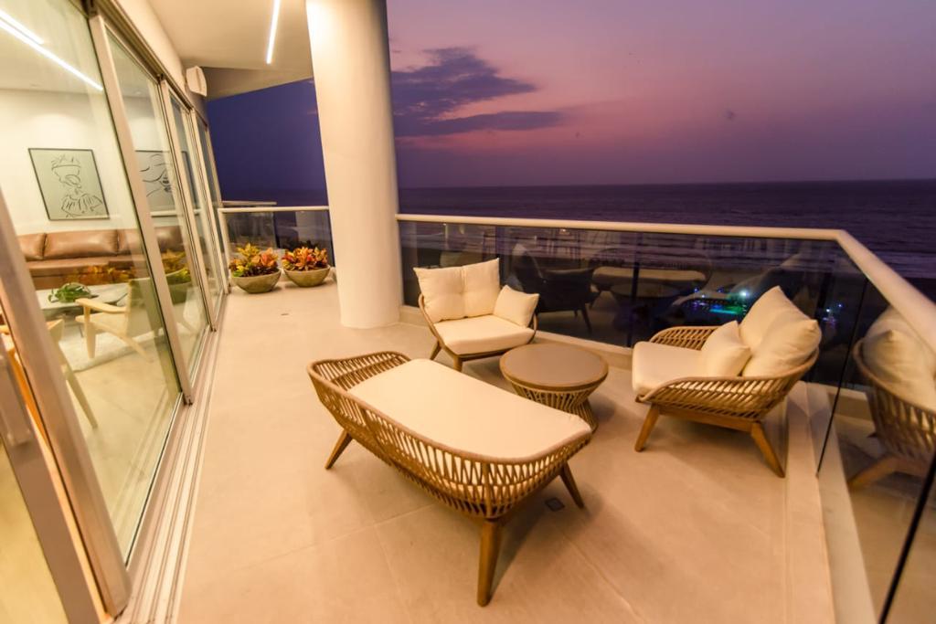 PENTHOUSE AMOBLADO EN ARRIENDO, ZONA NORTE - CARTAGENA