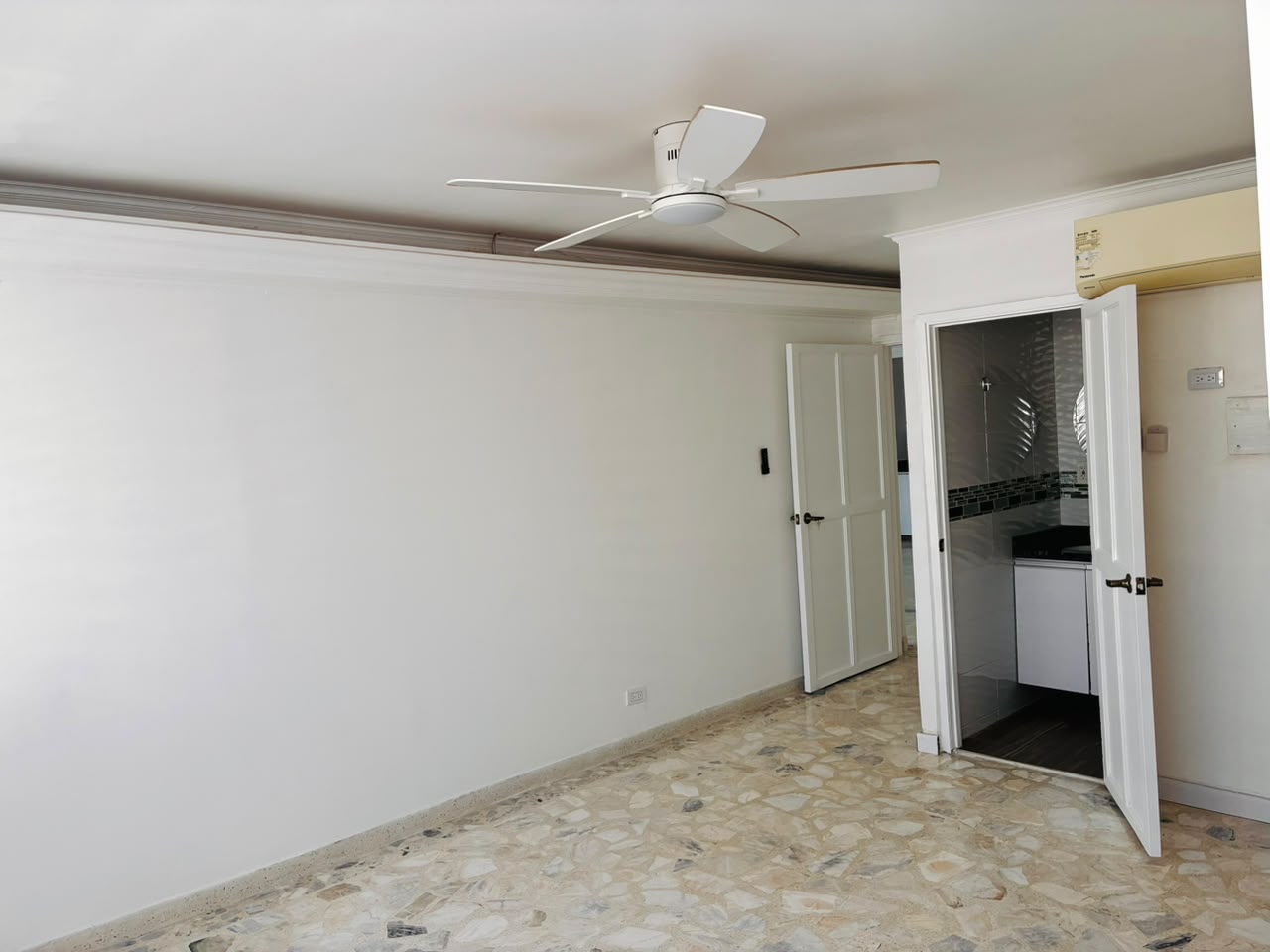 APARTAMENTO EN VENTA MAS APARTAESTUDIO EN CASTILLOGRANDE-CARTAGENA