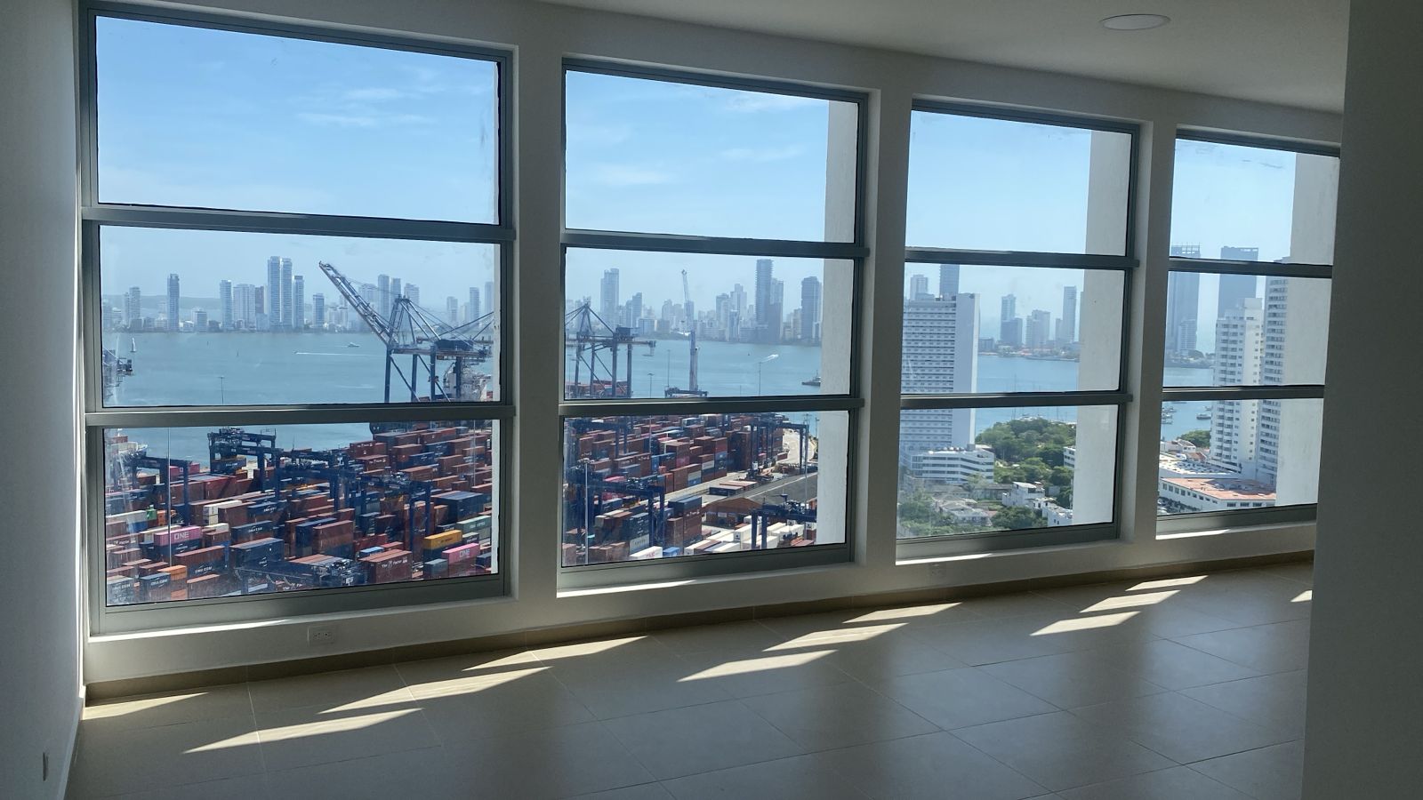 OFICINA EN ARRIENDO EN MANGA - CARTAGENA