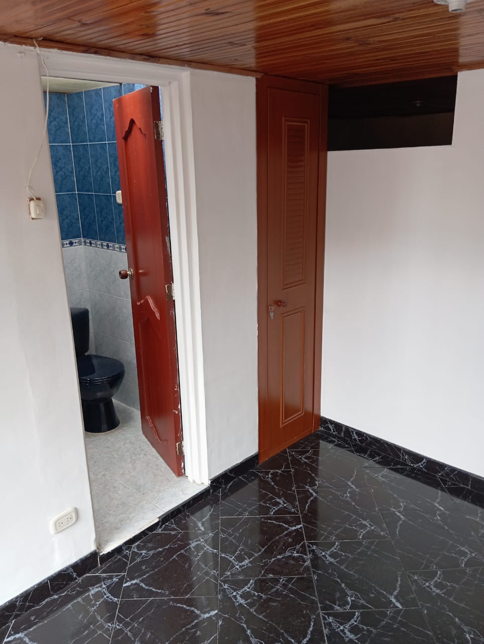SE VENDE CASA CON RENTA EN EL BOSQUE