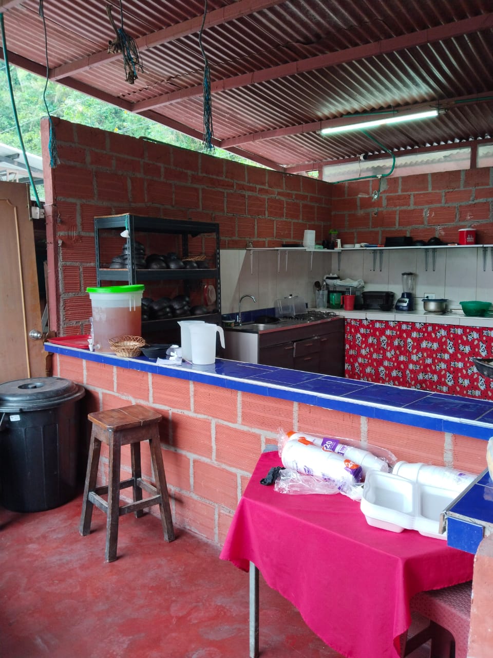 CASA CON LOTE Y LOCAL COMERCIAL EN VENTA SECTOR VIA NEIRA VILLAJULIA