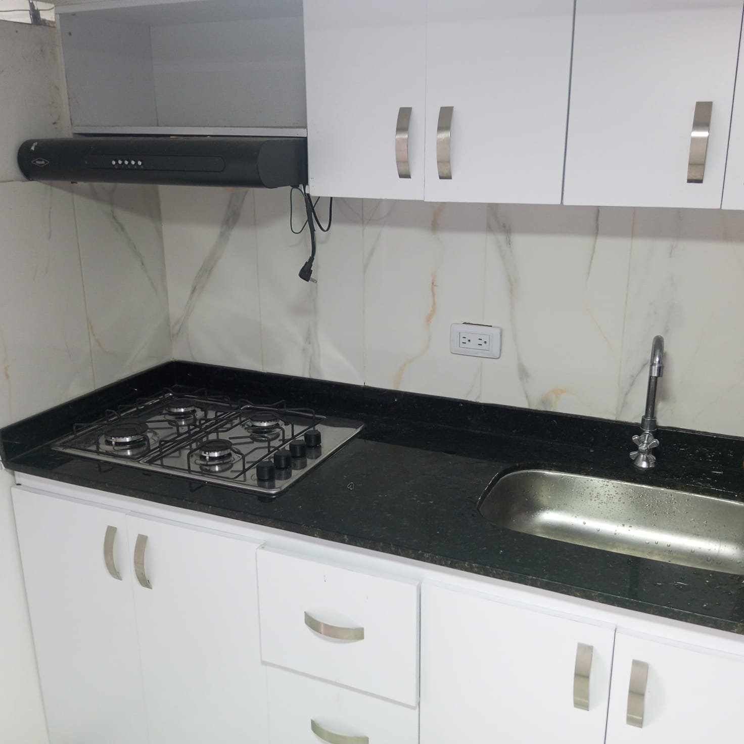 ARRIENDO APARTAESTUDIO EN FUNDADORES