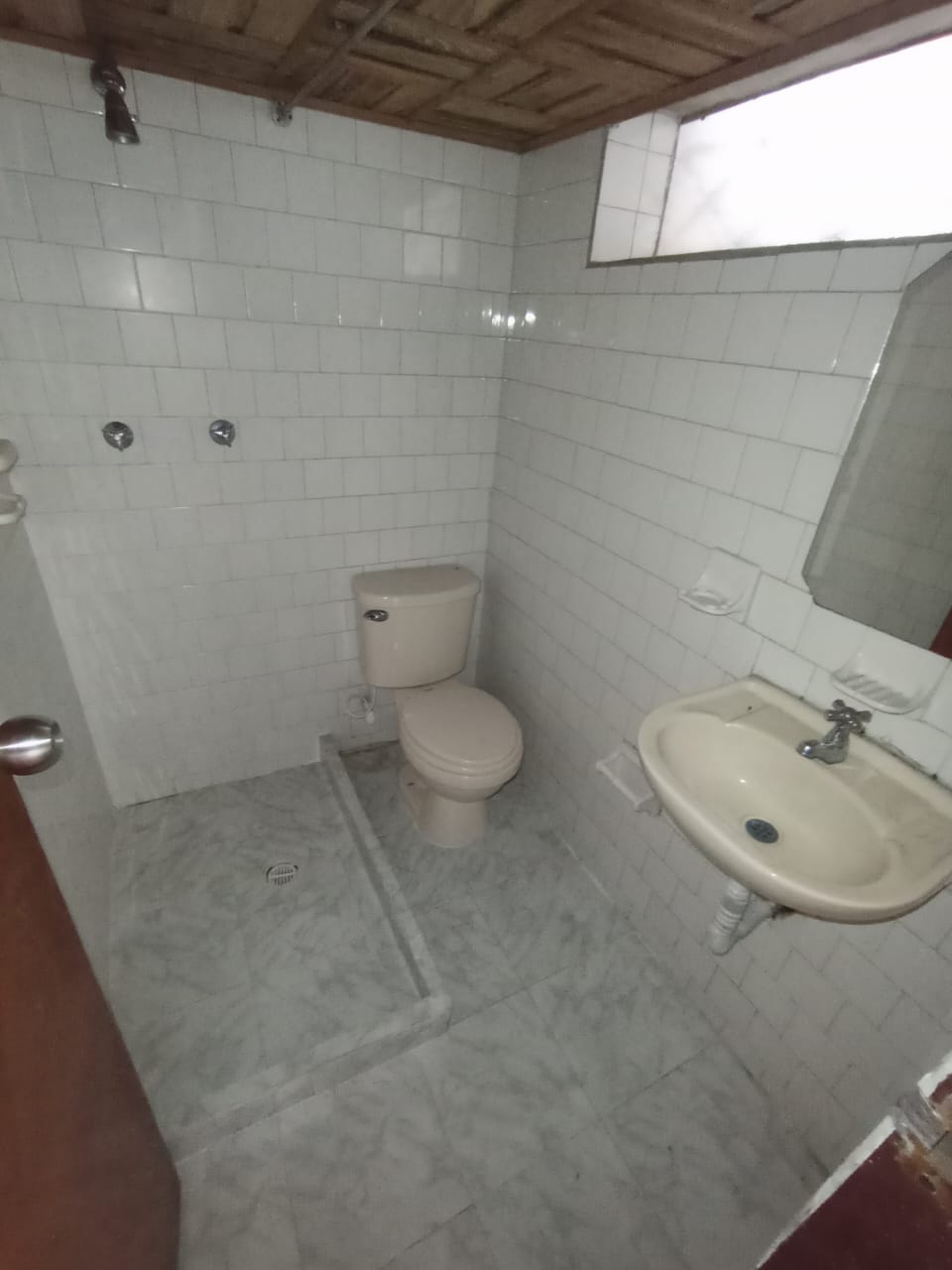 ARRIENDO CASA BAJOS EN LA ESTRELLA