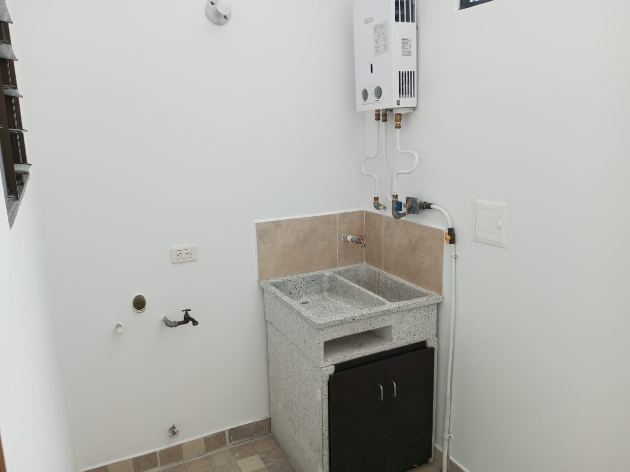 CASA EN VENTA LA ENEA