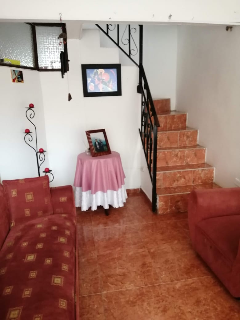 SE VENDE CASA SECTOR LA CUMBRE CON RENTA