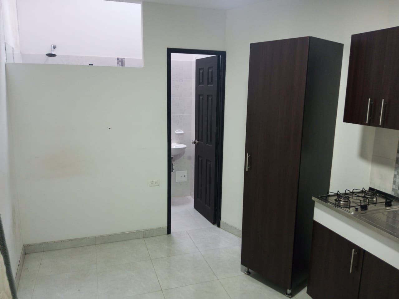 ARRIENDO APARTAESTUDIO LOS ROSALES