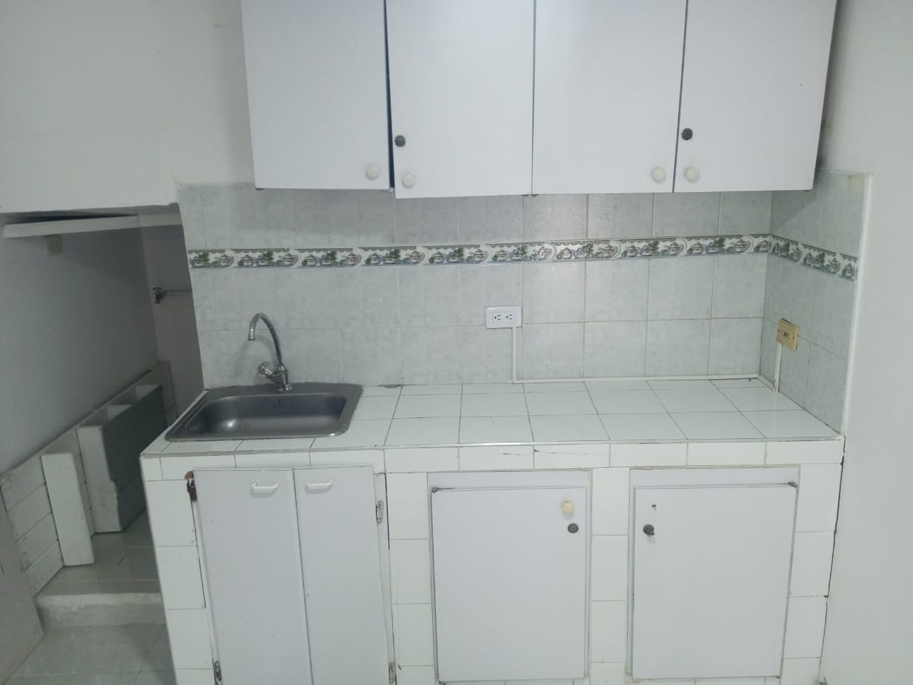 ARRIENDO LOCAL LOS ROSALES