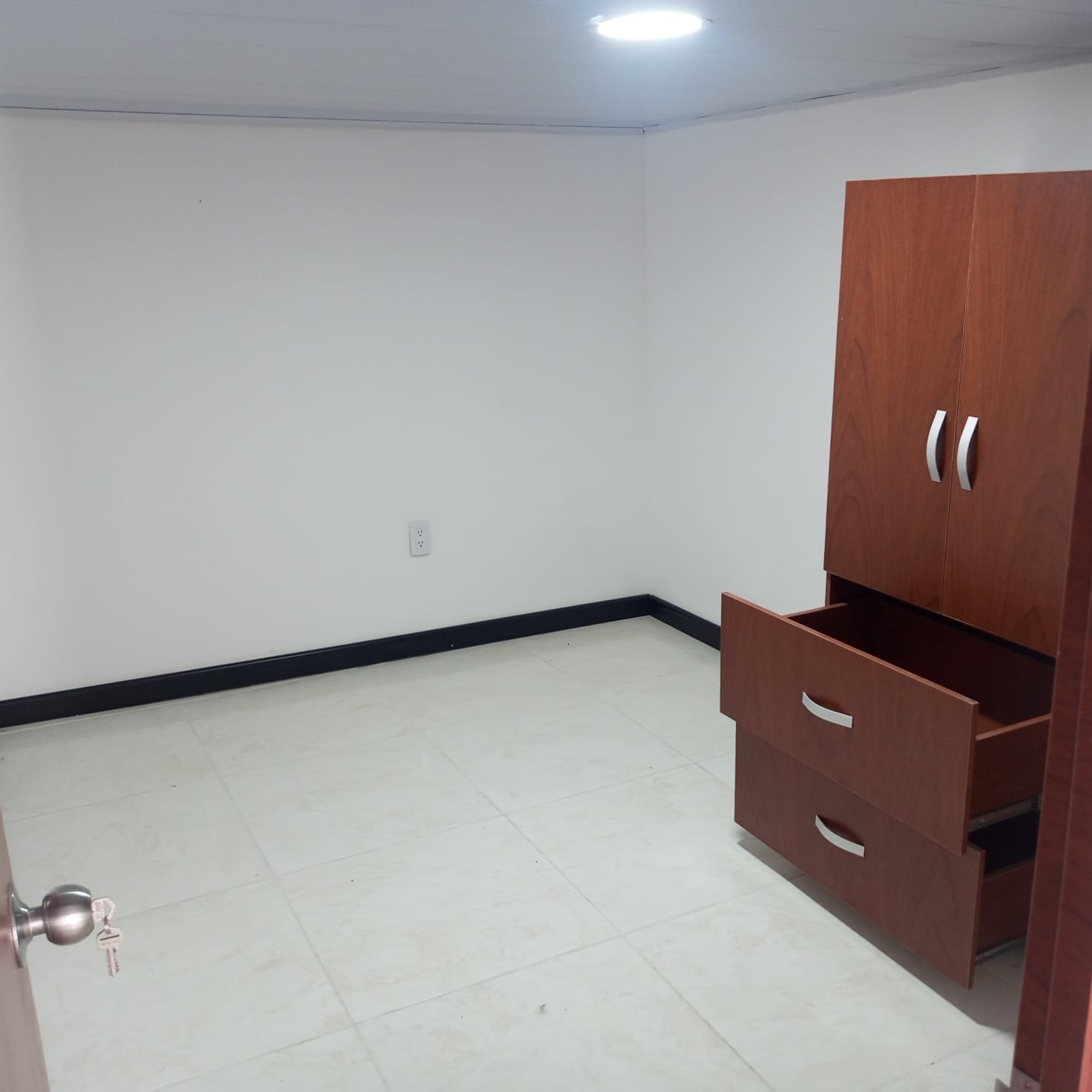 ARRIENDO APARTAESTUDIO EN FUNDADORES