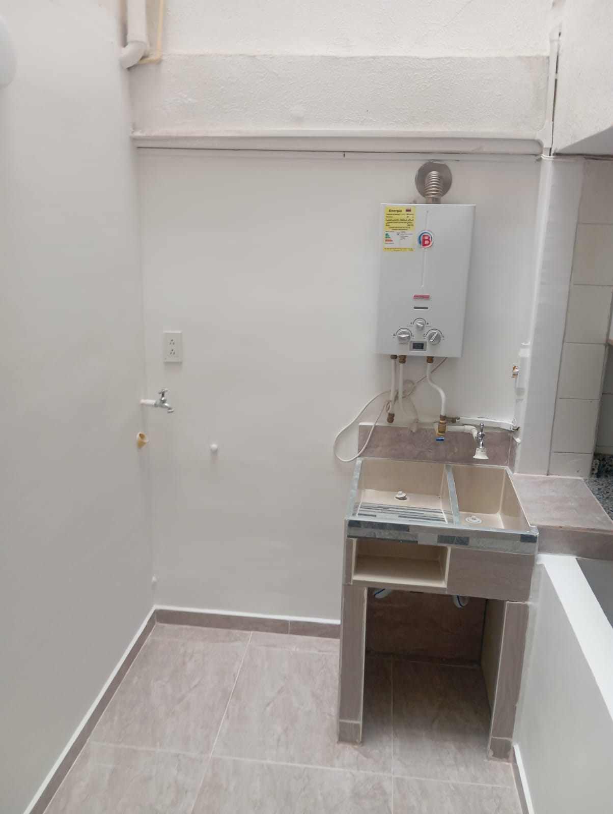 SE ARRIENDA CASA EN NOGALES