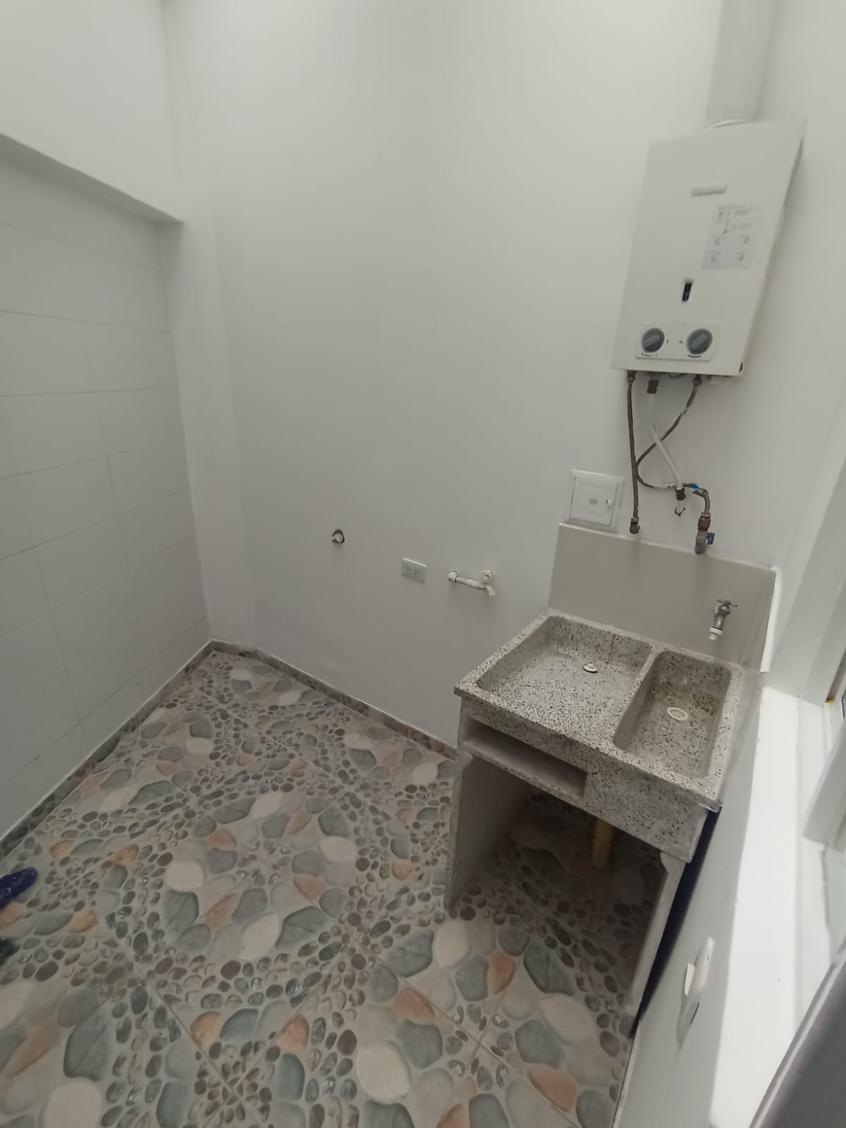 SE ARRIENDA APARTAMENTO EN MALHABAR