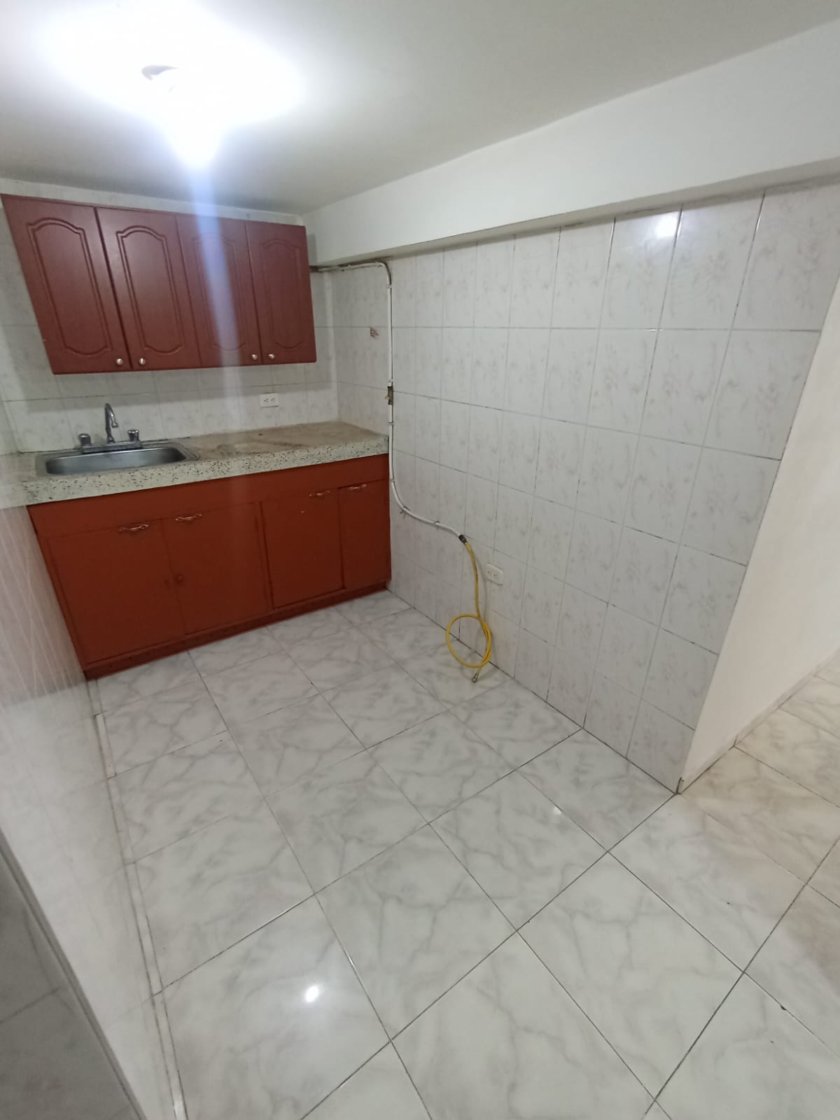 SE ARRIENDA APARTA ESTUDIO EN BARRIO 20 DE JULIO