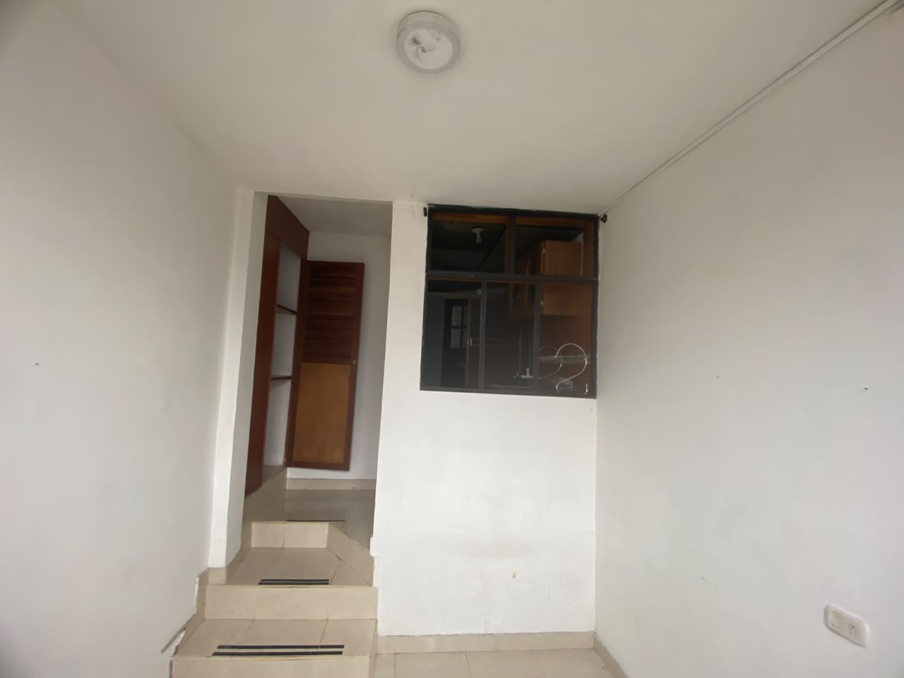 SE ARRIENDA COMO LOCAL O APARTA ESTUDIO