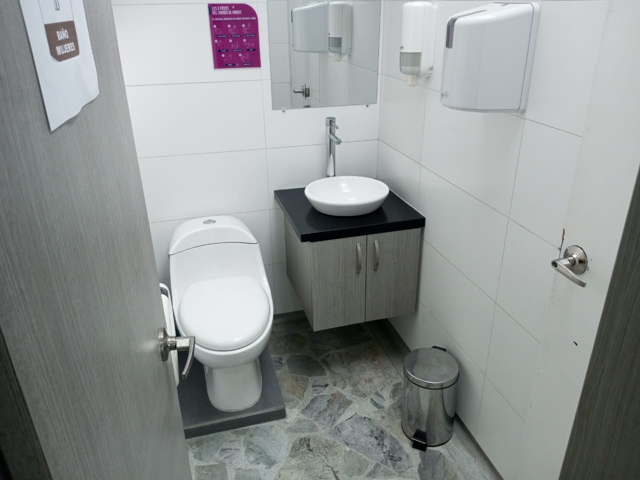 ARRIENDO CASA COMERCIAL AV SANTANDER