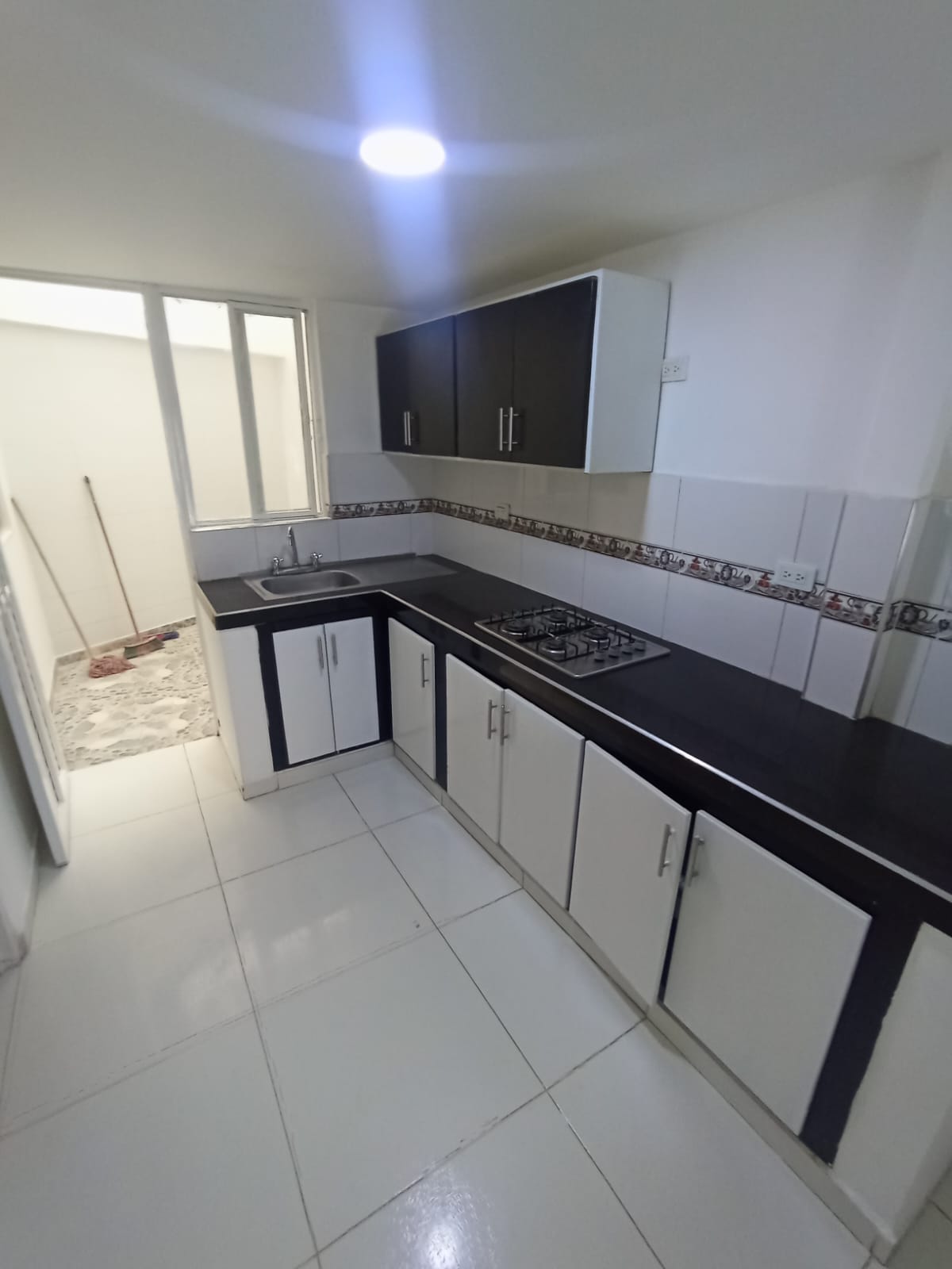 SE ARRIENDA APARTAMENTO EN MALHABAR