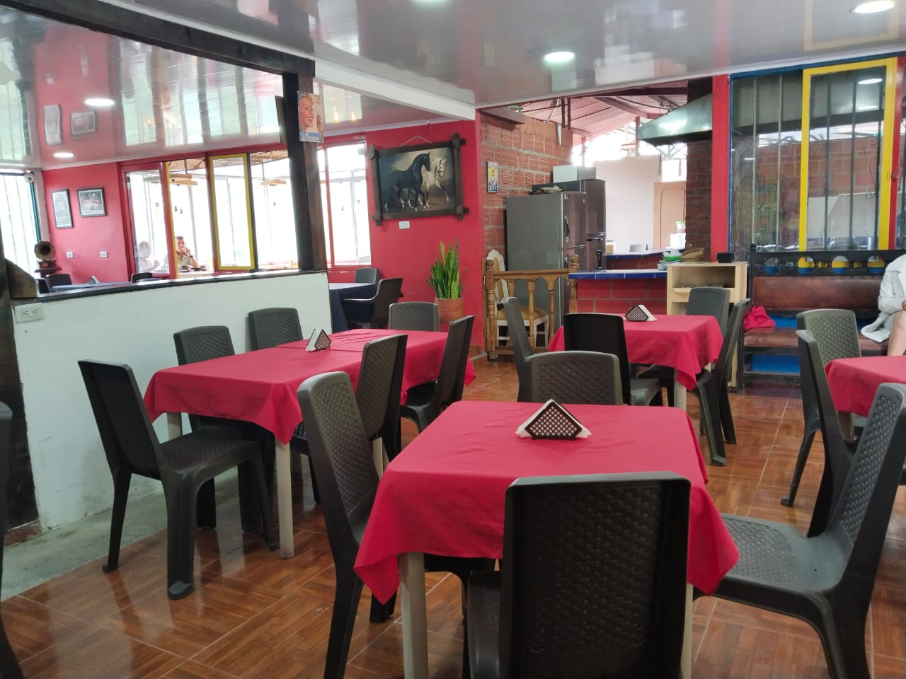CASA CON LOTE Y LOCAL COMERCIAL EN VENTA SECTOR VIA NEIRA VILLAJULIA
