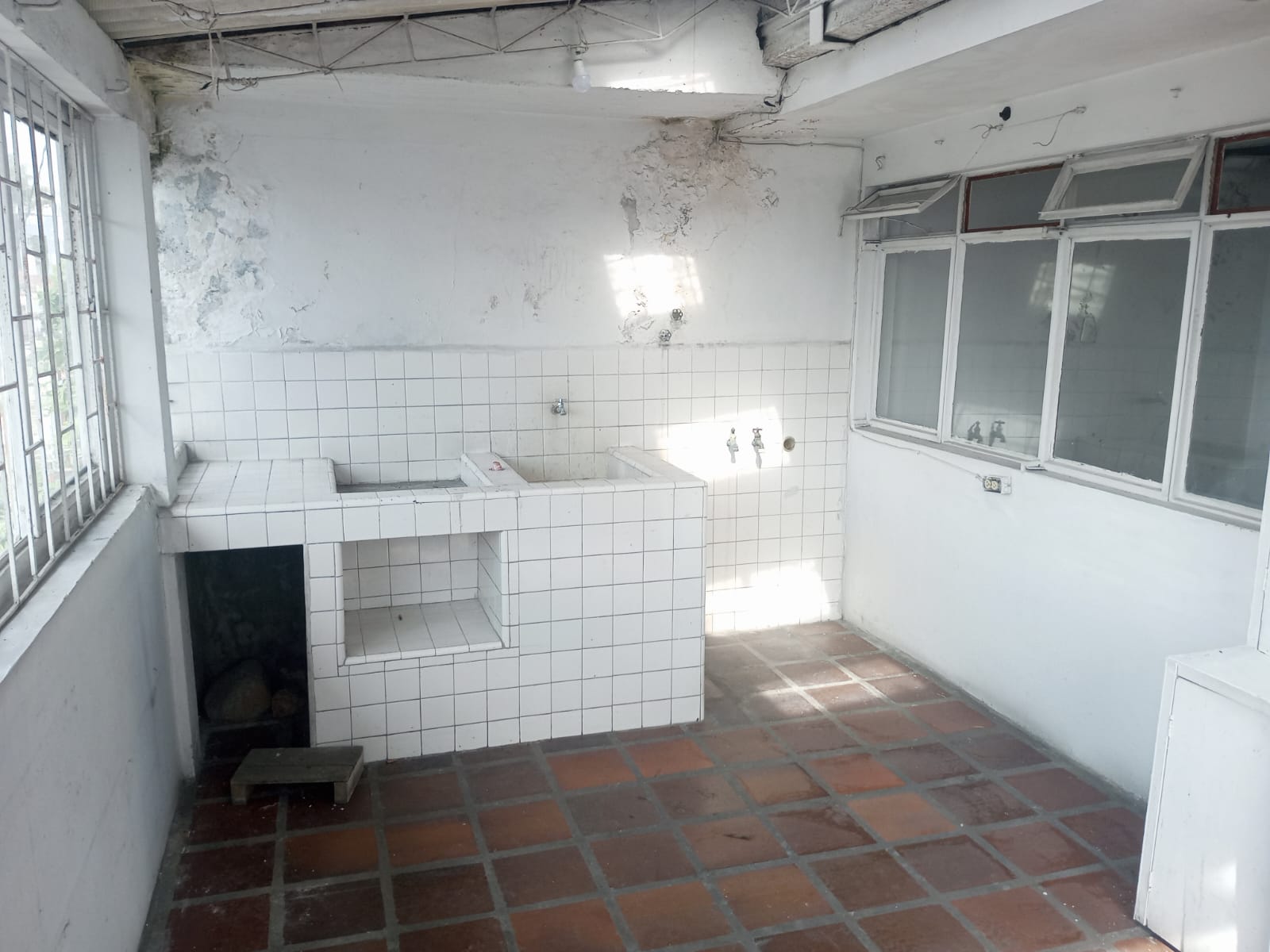 ARRIENDO LOCAL SECTOR AVENIDA SANTANDER