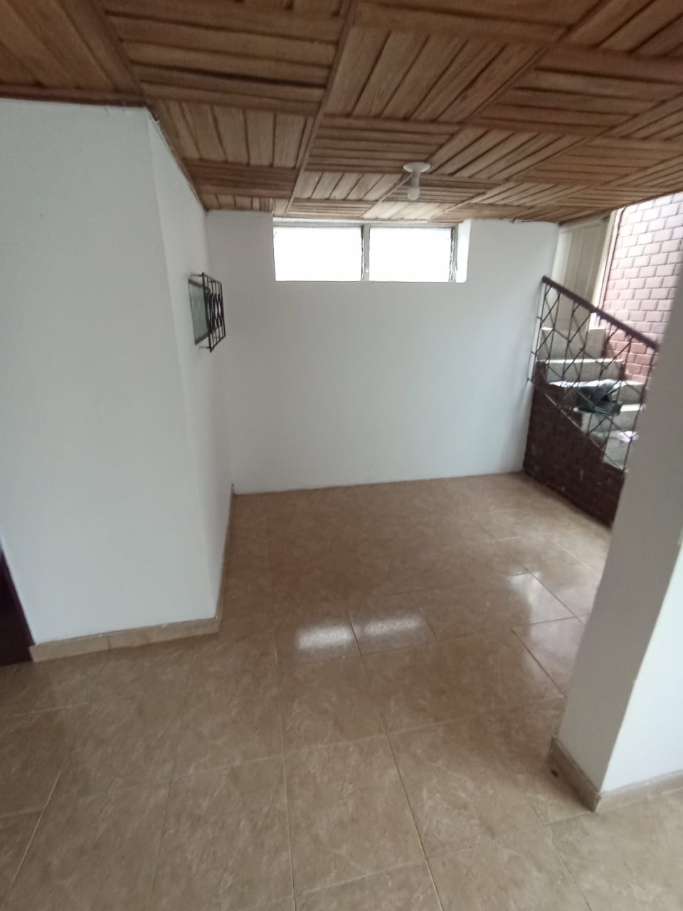 ARRIENDO CASA BAJOS EN LA ESTRELLA