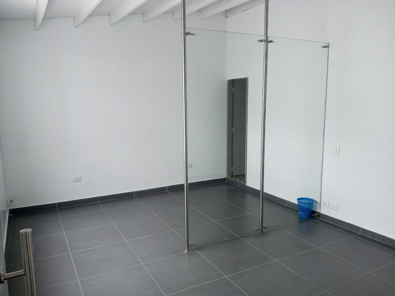 ARRIENDO CASA COMERCIAL AV SANTANDER