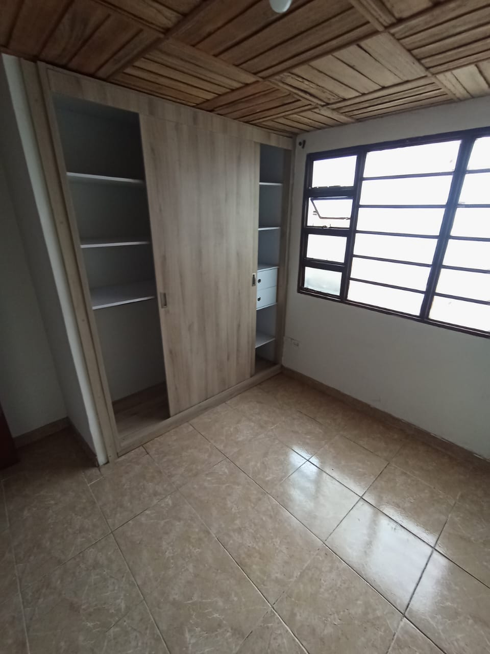 ARRIENDO CASA BAJOS EN LA ESTRELLA