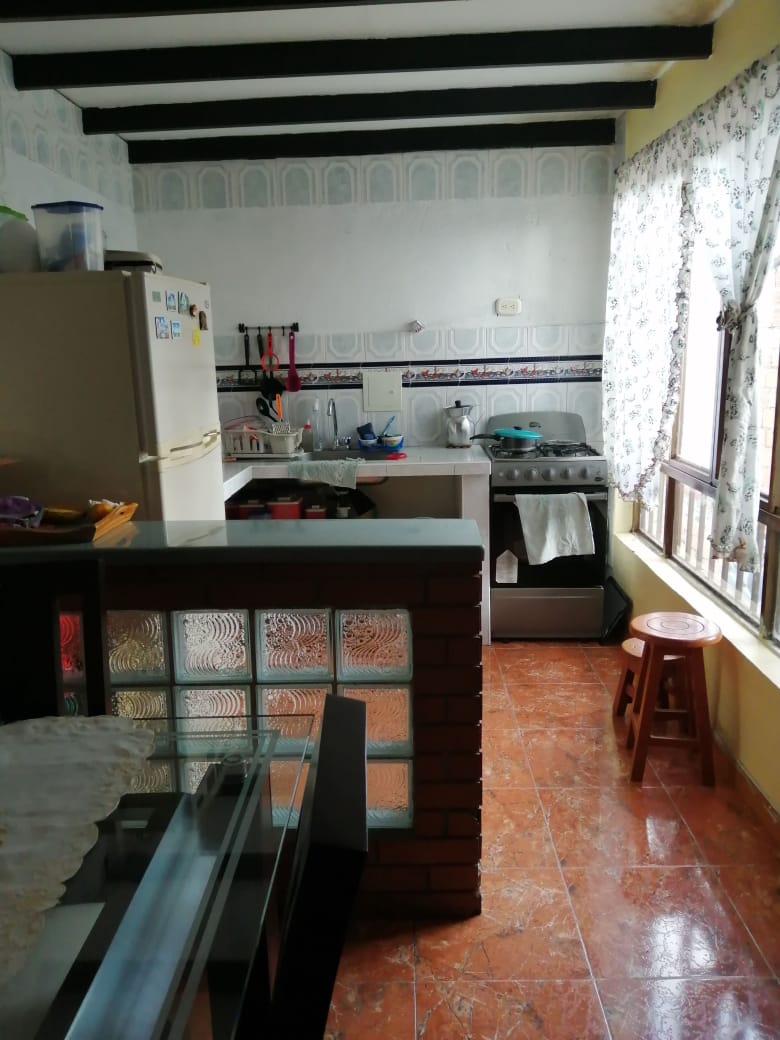 SE VENDE CASA SECTOR LA CUMBRE CON RENTA
