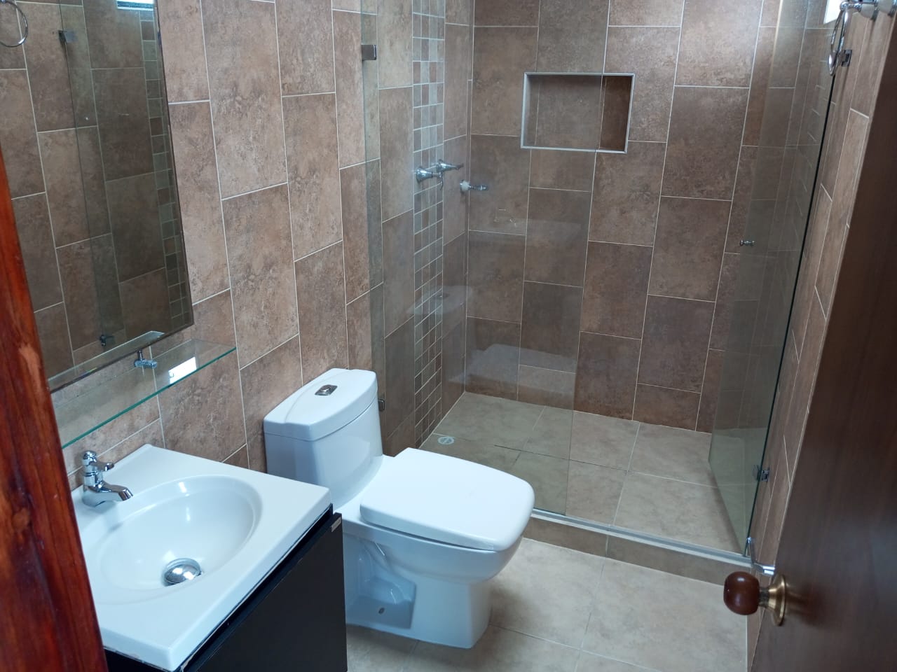 CASA EN VENTA LA ENEA