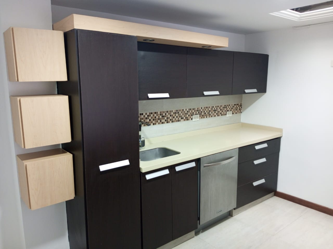 CASA EN VENTA LA ENEA